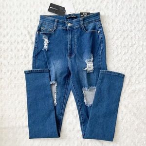 NWT-FASHION NOVA high rise distressed skinny jeans